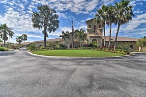 Apartment (2 Bedrooms) | Interior - Modern River Strand Country Club Condo w/ Perks! (Bradenton)