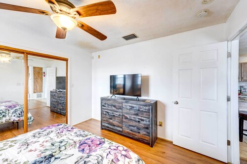 Corpus Christi Extended Stay - 7 Mi to Beach!