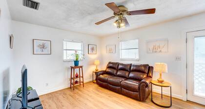 Corpus Christi Extended Stay - 7 Mi to Beach!