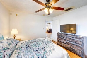 House (2 Bedrooms) | Interior - Corpus Christi Extended Stay - 7 Mi to Beach! (Corpus Christi)