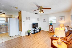 House (2 Bedrooms) | Interior - Corpus Christi Extended Stay - 7 Mi to Beach! (Corpus Christi)