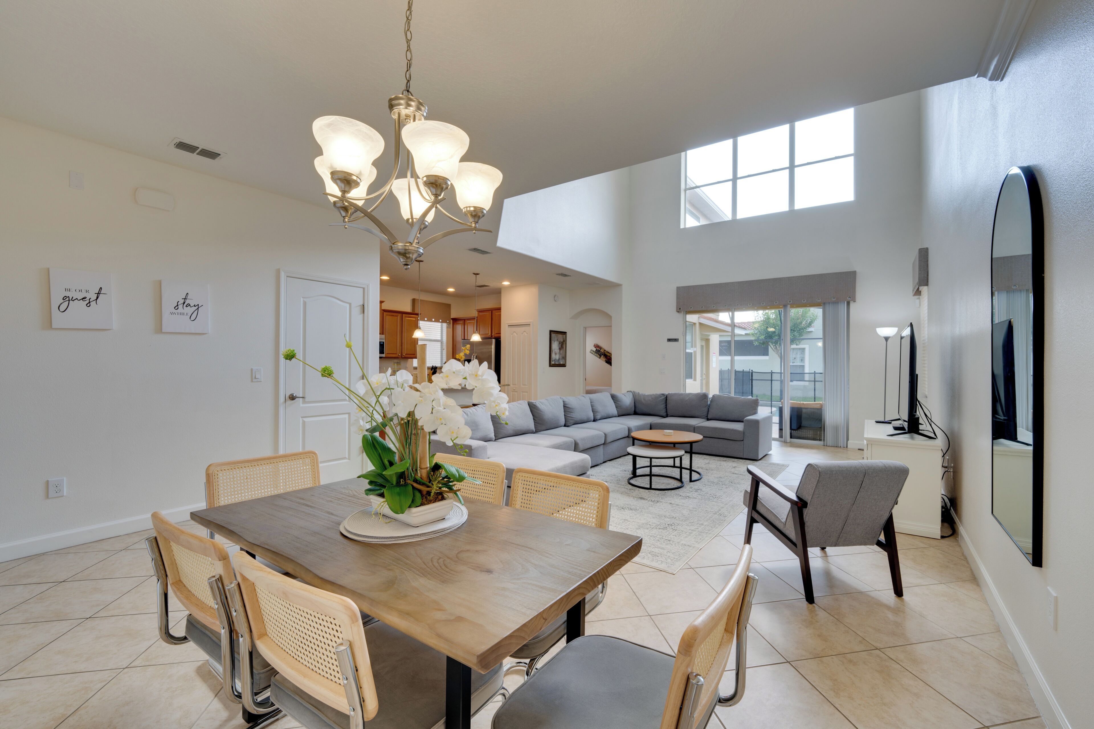 House (5 Bedrooms) | Interior