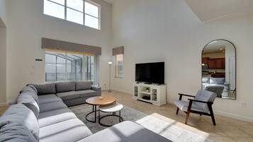 House (5 Bedrooms) | Interior