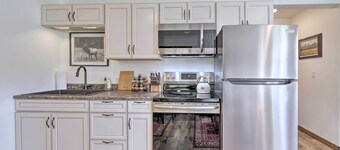 Charming Alpine Apartment w/ Stunning Views!