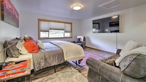1 slaapkamer, een strijkplank/strijkijzer, beddengoed