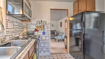 Microondas, horno, parrilla de estufa y lavavajillas