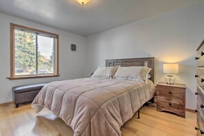 House (3 Bedrooms) | 3 bedrooms, bed sheets