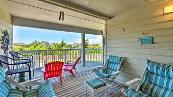 Apartment (3 Bedrooms) | Front of property