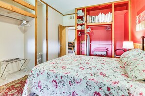 Cottage (2 Bedrooms) | Interior - La Crescent Cottage on Minnesota Bluffs w/ View! (Dakota)