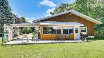 Cottage (2 Bedrooms) | Front of property