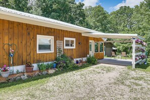 Cottage (2 Bedrooms) | Interior - La Crescent Cottage on Minnesota Bluffs w/ View! (Dakota)