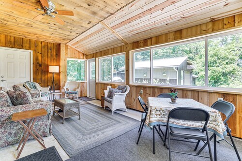 La Crescent Cottage on Minnesota Bluffs w/ View!