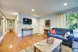 Interior - Renovated, Spacious Retreat in Union Pier! (Union Pier)