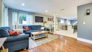 TV, fireplace, ping pong