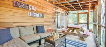 Renovated, Spacious Retreat in Union Pier!