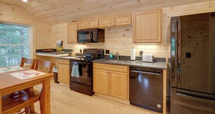 Cozy Apt w/ Deck, ~ 5 Miles to Acadia Nat'l Park!