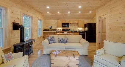 Cozy Apt w/ Deck, ~ 5 Miles to Acadia Nat'l Park!