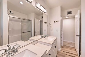 Shower - Stylish Lake Havasu City Home w/ Yard + Patio (Lake Havasu City)