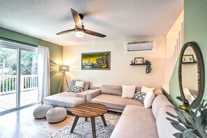 TV, fireplace, books - St Petersburg Escape w/ Fireplace & Patio! (St. Petersburg)