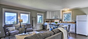 Scenic Studio w/ Loft & View of the Columbia River
