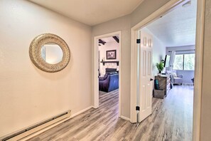 Interior - Pinetop Condo w/ Deck, Grill, 30 Mi to Sunrise Ski (Pinetop)