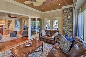 House (4 Bedrooms) | Interior