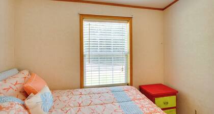 Lake Texoma Cabin Near Willow Springs Marina!