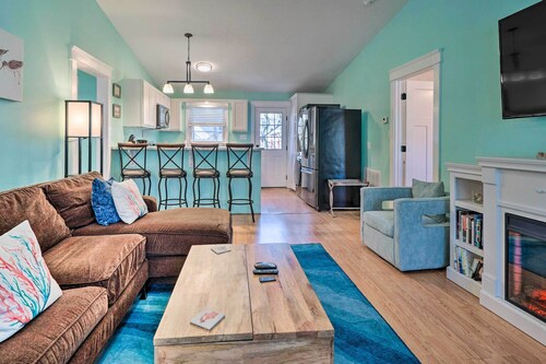 Oak Island Vacation Rental < 1 Mi to Beach!