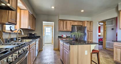 Red Rock Views, Kanab Ranch Retreat!