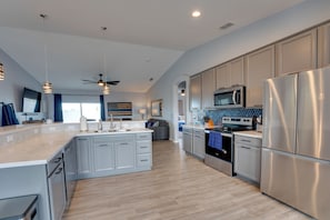 Interior - Pool & Patio: Newly Constructed Lake Havasu Home! (Lake Havasu City)