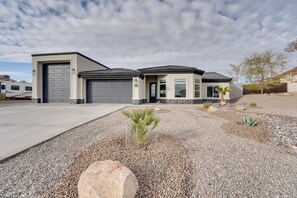 Front of property - Pool & Patio: Newly Constructed Lake Havasu Home! (Lake Havasu City)