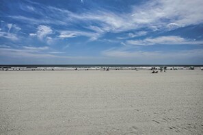Apartment (0 Bedroom) | Interior - Steps to Shore: Beachfront Studio w/ Pool Access! (Myrtle Beach)
