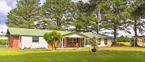 House (3 Bedrooms) | Exterior