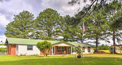 Quiet Clayton Home w/ Mountain Views 4 Mi to Lake!