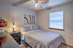 3 habitaciones, tabla de planchar con plancha y ropa de cama