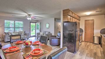 House (3 Bedrooms) | Interior