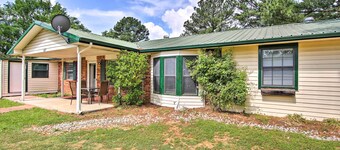 Quiet Clayton Home w/ Mountain Views 4 Mi to Lake!
