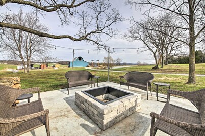 Farm-style Ste. Genevieve Retreat w/ Fire Pit!