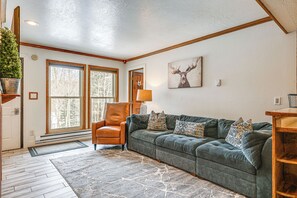 Apartment (2 Bedrooms) | Interior - Brian Head Condo w/ Pool Access - Steps to Resort! (Brian Head)