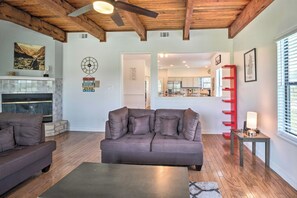 Interior - Gingerland Ranch in Del Valle: Game Room & Porch (Del Valle)
