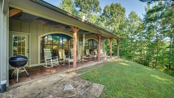 House (4 Bedrooms) | Terrace/patio