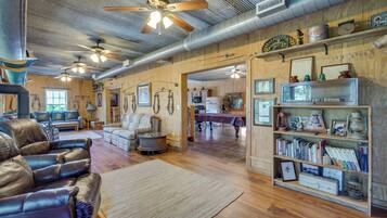 House (4 Bedrooms) | Interior