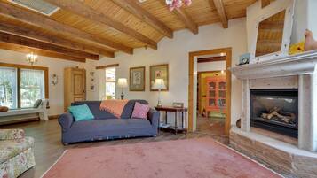 Cottage (2 Bedrooms) | Interior