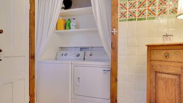 Cottage (2 Bedrooms) | Interior