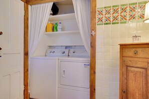 Cottage (2 Bedrooms) | Interior