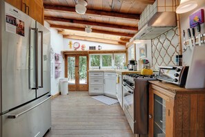 Cottage (2 Bedrooms) | Interior - Patagonia Cottage w/ Patio & Yard: Walk to Town! (Patagonia)