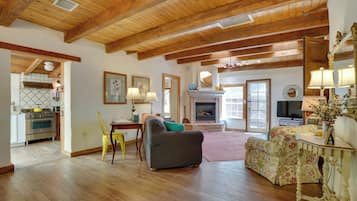 Cottage (2 Bedrooms) | Interior