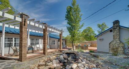 Cozy Mountain Home Cottage: Walk to Marina!