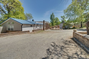 Cottage (1 Bedroom) | Interior - Cozy Mountain Home Cottage: Walk to Marina! (Mountain Home)