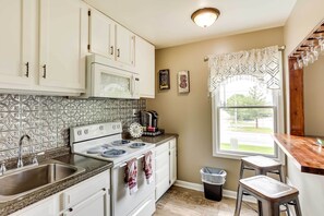 House (2 Bedrooms) | Interior
